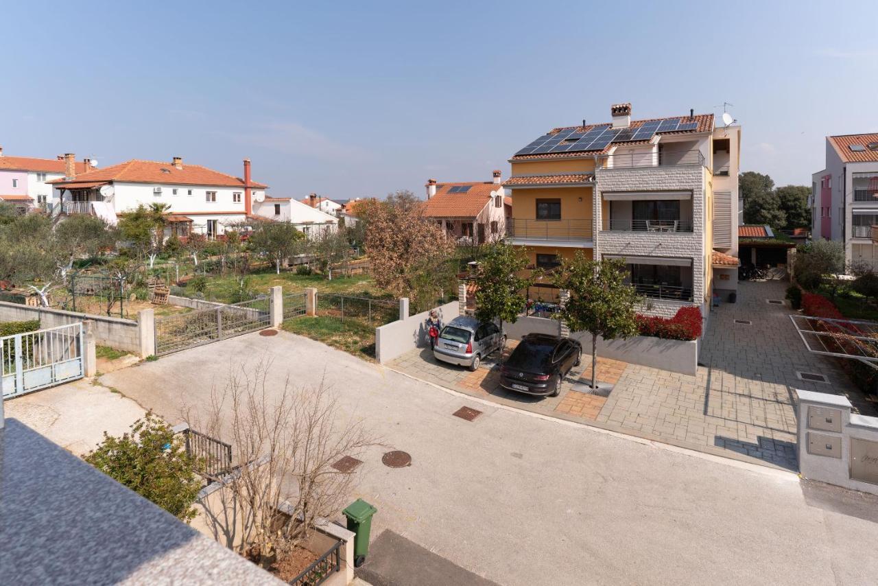 Apartments Anamarija Rovigno Esterno foto